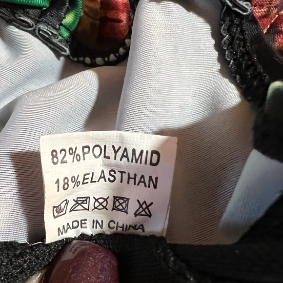 NWOT BLACK LACE-UP ADJUSTABLE LOW BACK ONE PIECE WITH TROPICAL LEAF PRINT - Picture 11 of 11